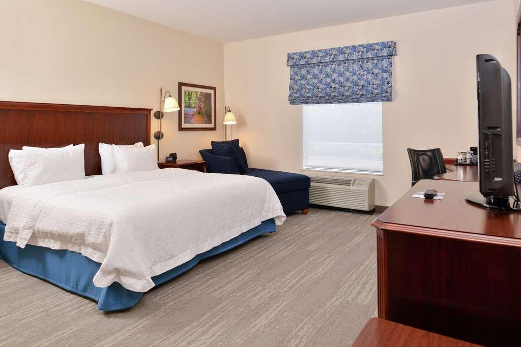 Hampton Inn Harrisonburg South Номер фото