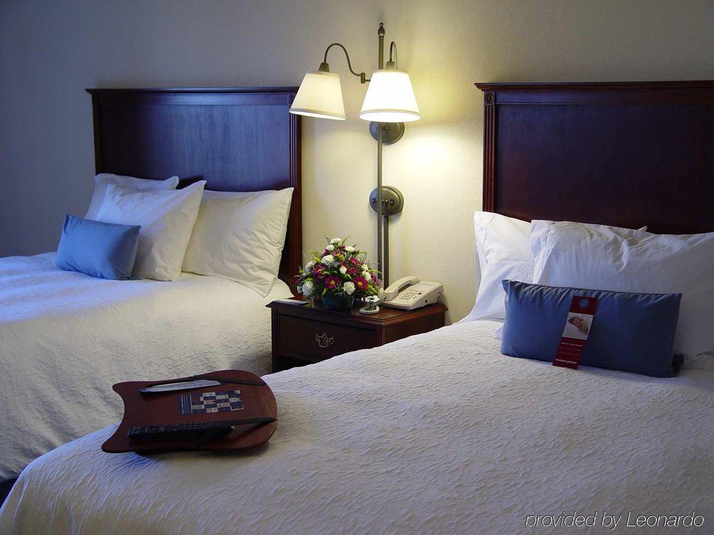 Hampton Inn Harrisonburg South Номер фото
